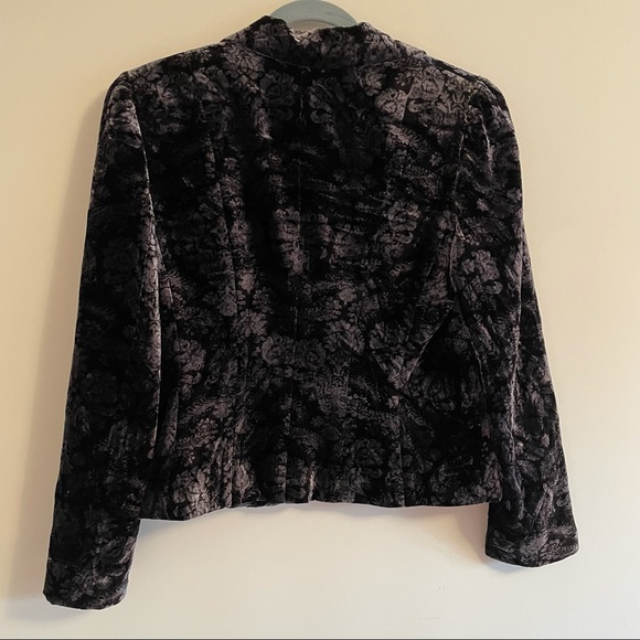 Tahari size 12 velvet blazer with antique floral print and front pockets. EUC! - Picture 5 of 8